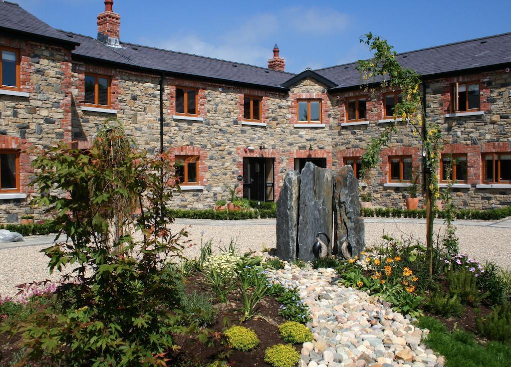 Decoy Country Cottages Navan Eksteriør billede