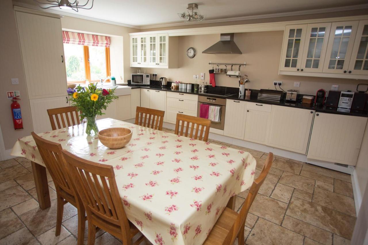 Decoy Country Cottages Navan Eksteriør billede