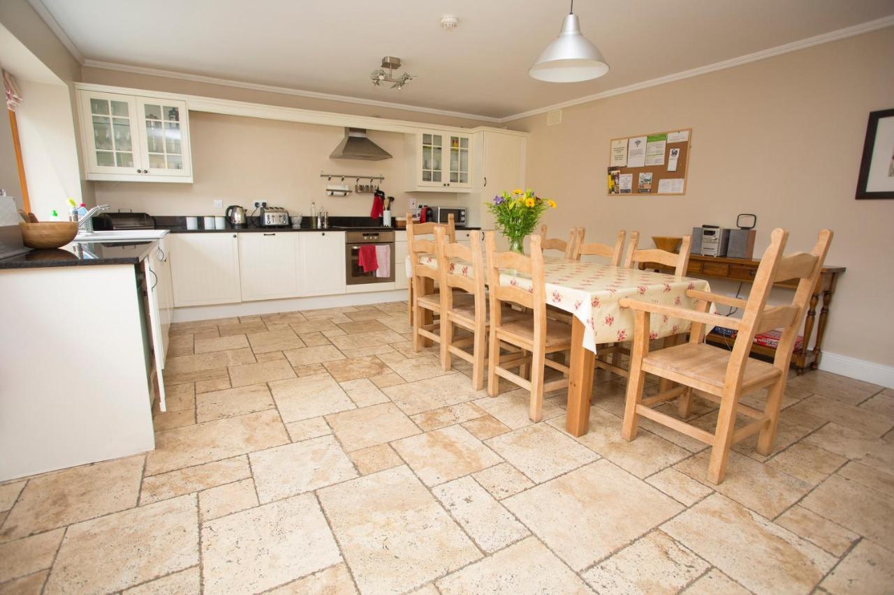 Decoy Country Cottages Navan Eksteriør billede