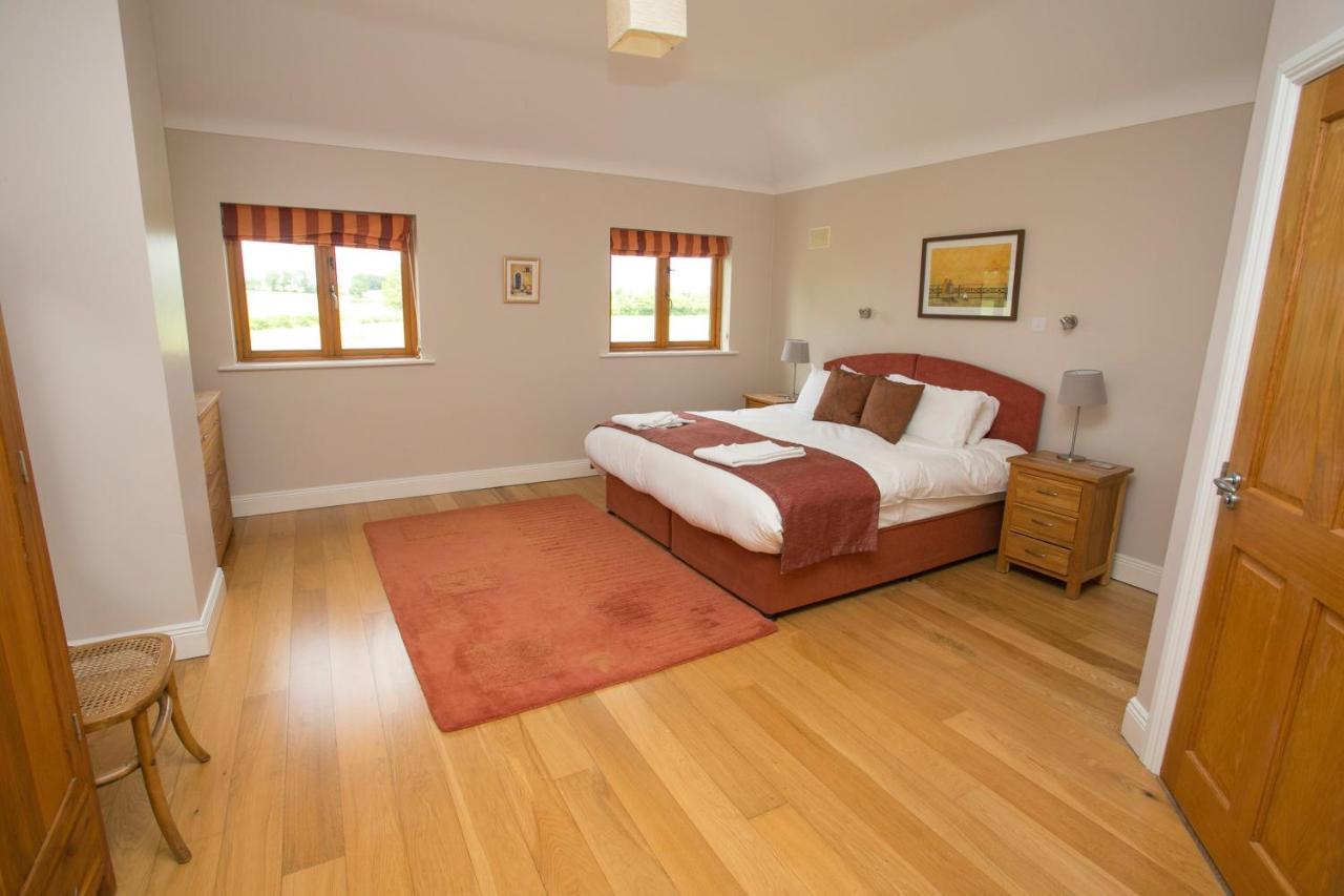 Decoy Country Cottages Navan Eksteriør billede