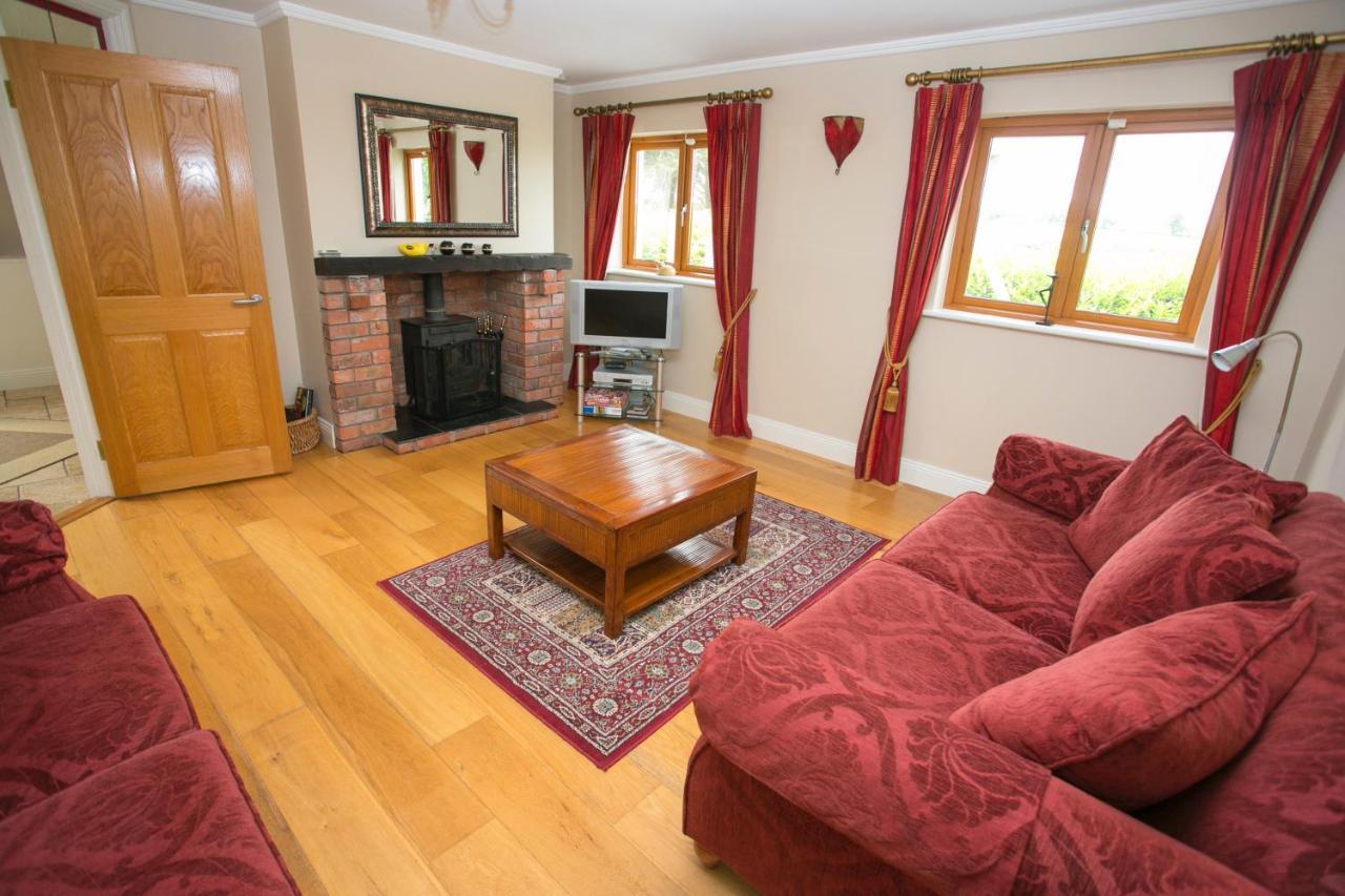 Decoy Country Cottages Navan Eksteriør billede
