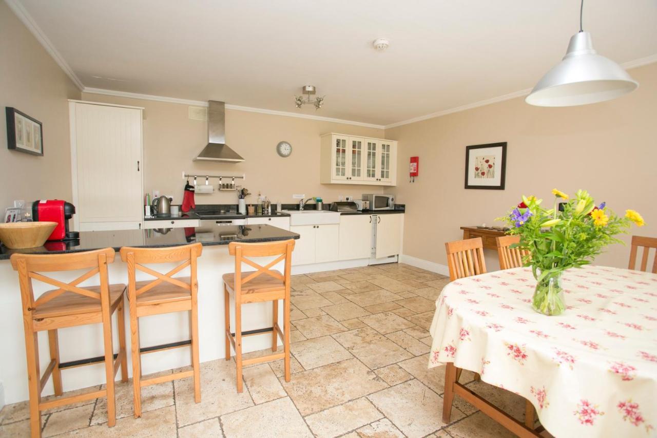 Decoy Country Cottages Navan Eksteriør billede