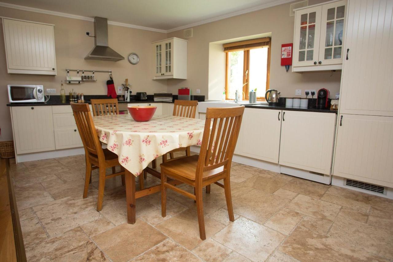 Decoy Country Cottages Navan Eksteriør billede