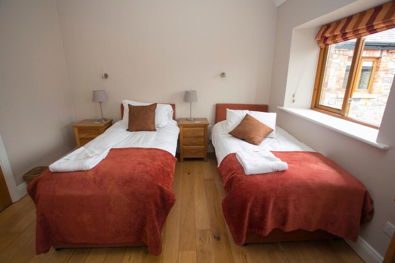 Decoy Country Cottages Navan Eksteriør billede