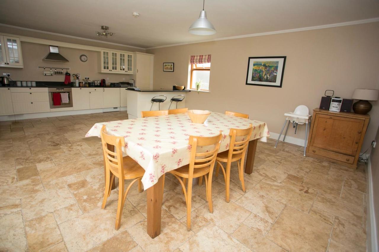 Decoy Country Cottages Navan Eksteriør billede