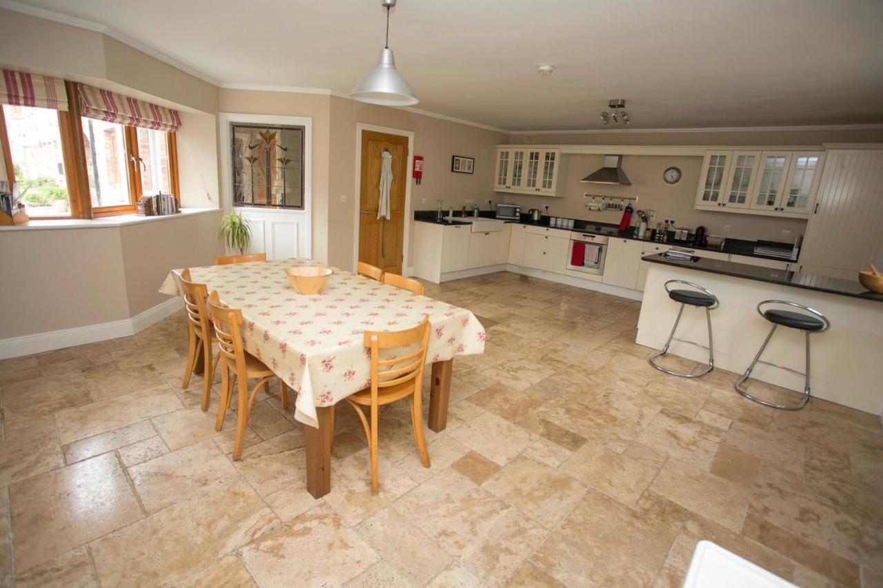 Decoy Country Cottages Navan Eksteriør billede