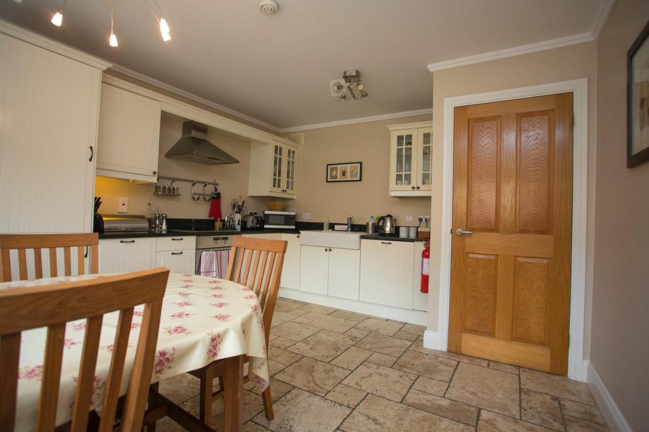 Decoy Country Cottages Navan Eksteriør billede