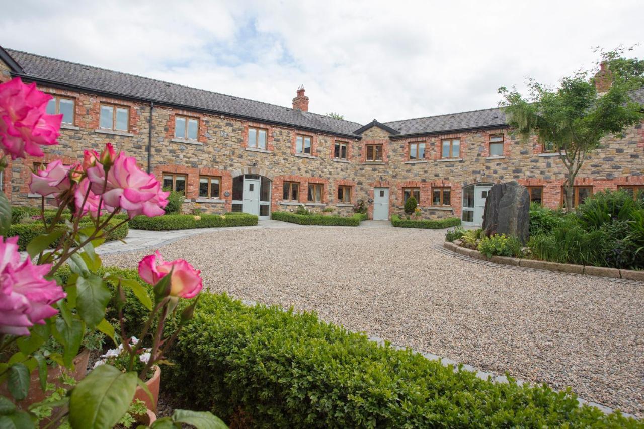 Decoy Country Cottages Navan Eksteriør billede